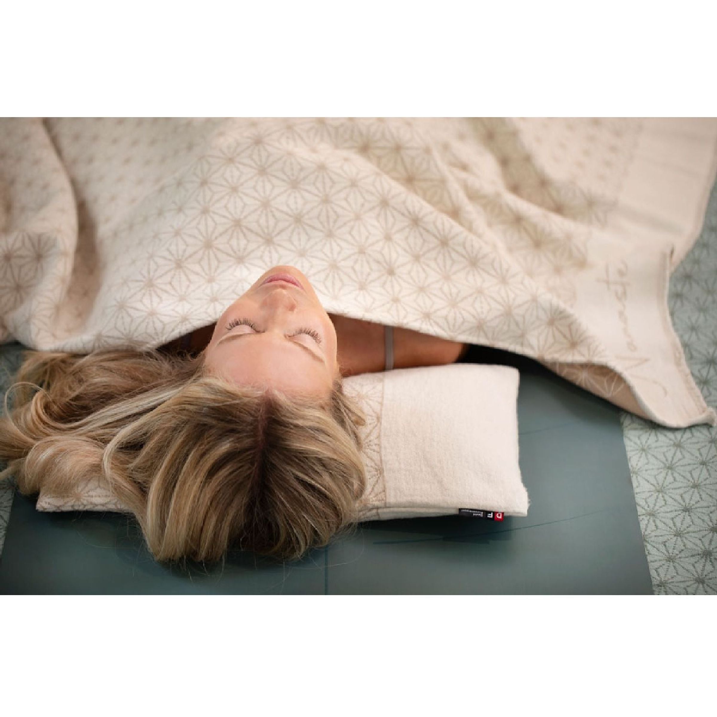 David Fussenegger NOVA Namaste Kissen mit Dinkelfüllung