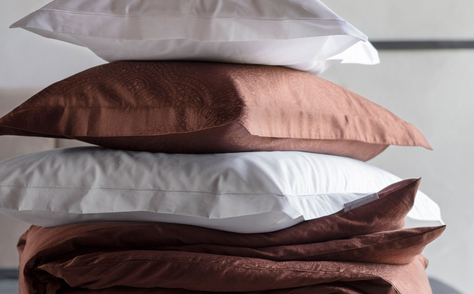 VI 10563_efe8700830-hotel-sateen-jacquard-bedding-chestnut2.jpg