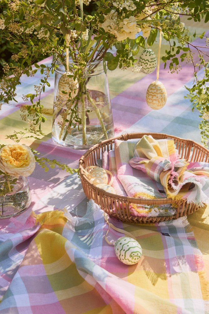 VI 19468_b81e912070-03_spring_easter_table_327_.jpg