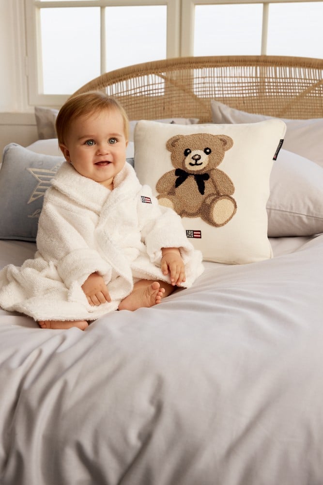 VI 19834_e4e9ab39c3-lexington_icons_babyrobe_04_305.jpg
