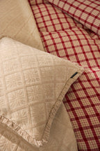 VI 20121_9e75096cb9-lexington_christmas_bed_red_closeup_024.jpg