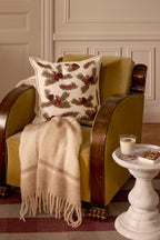 VI 20145_db4f6bc159-lexington_christmas_livingroom_sofa_plaed_011.jpg