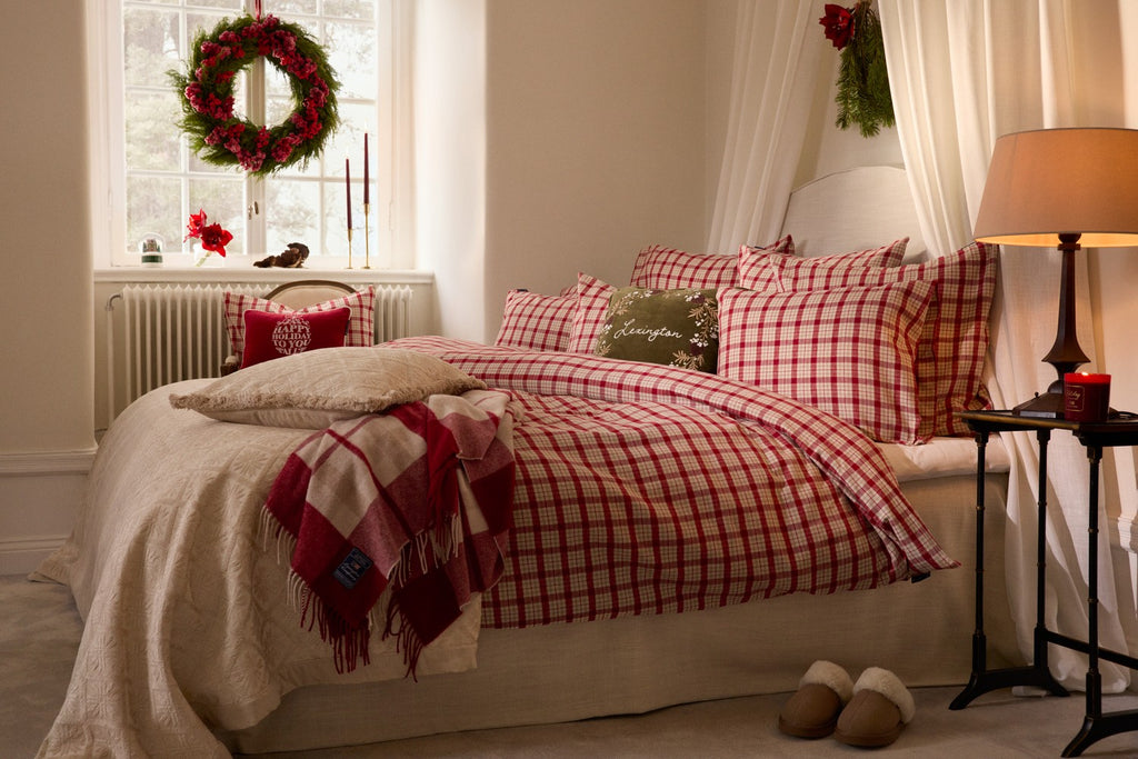 VI 20147_87ca4d09d8-lexington_christmas_bed_red_liggande_021.jpg