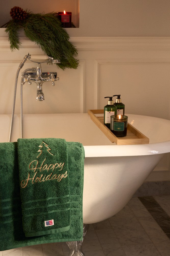 VI 20155_34ec40dcce-lexington_christmas_bathroom_closeup_021.jpg