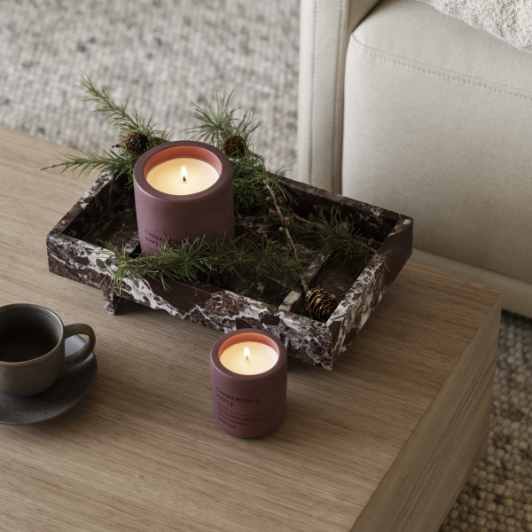blomus FRAGA Duftkerze Cinnamon & Apple – Beton