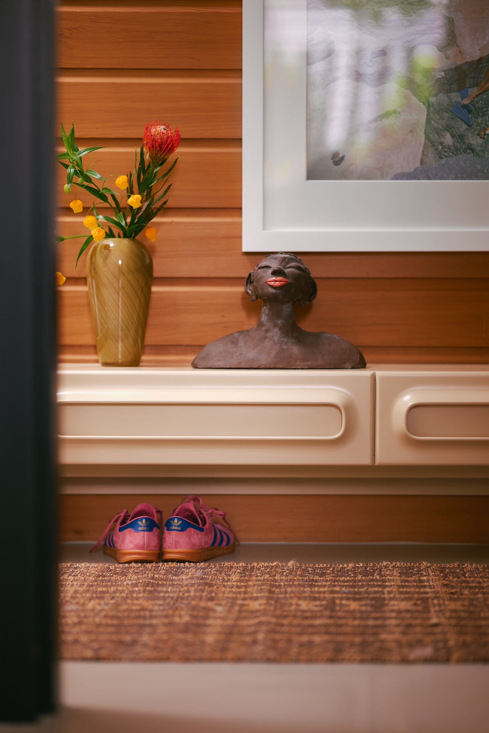 VI 2224_Collection_HKliving_Shoot_1_LR_-24.jpg