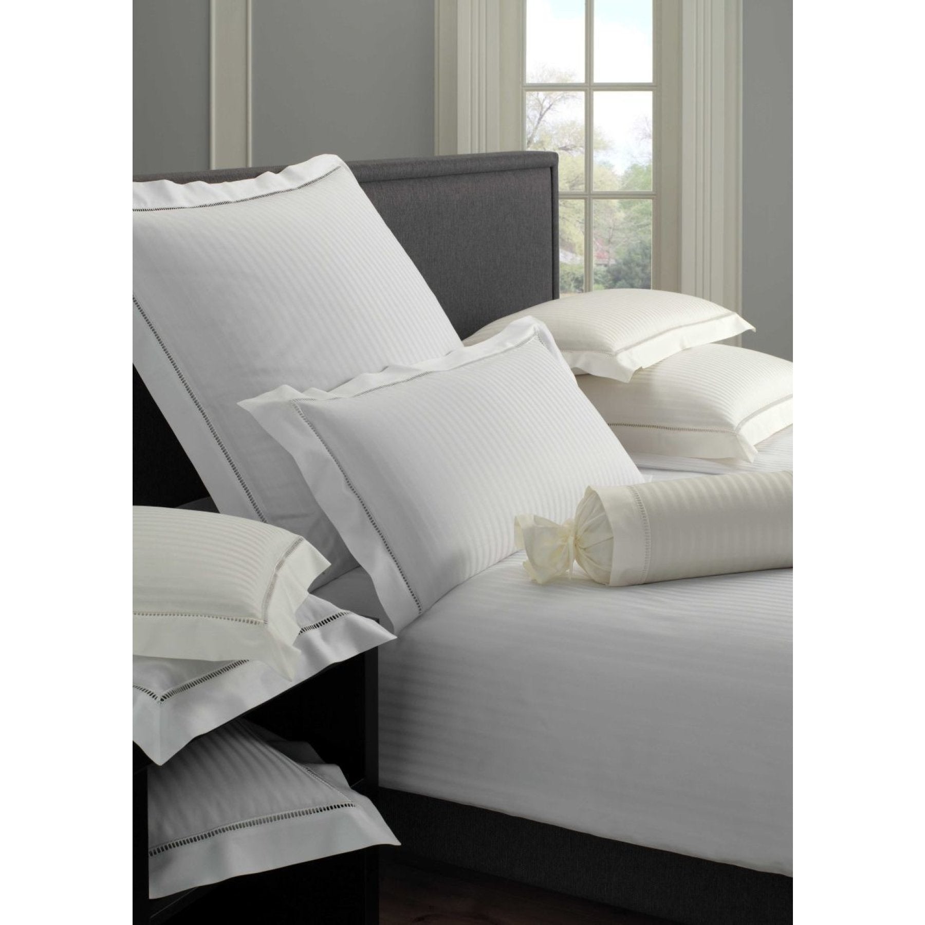 352956