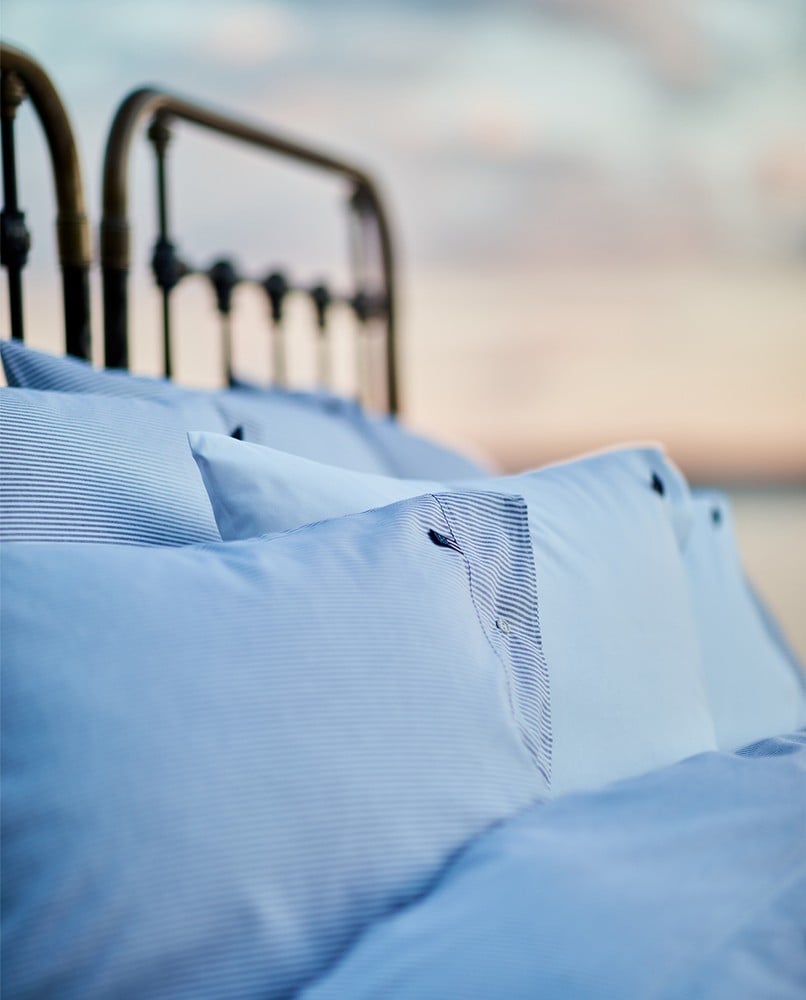 VI 4188_f910e5bd18-icons-blue-white-pillow-cover.jpg