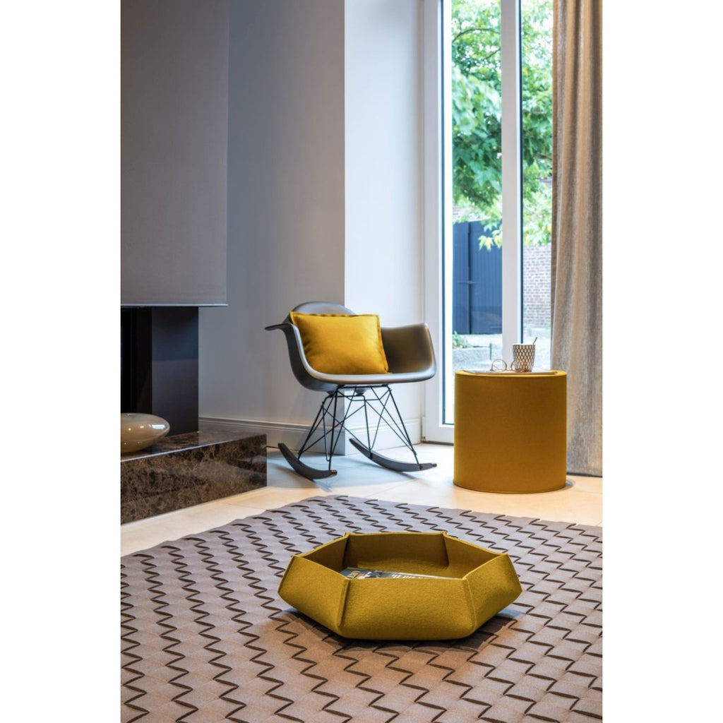 423798
