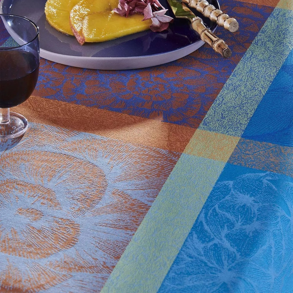 523651