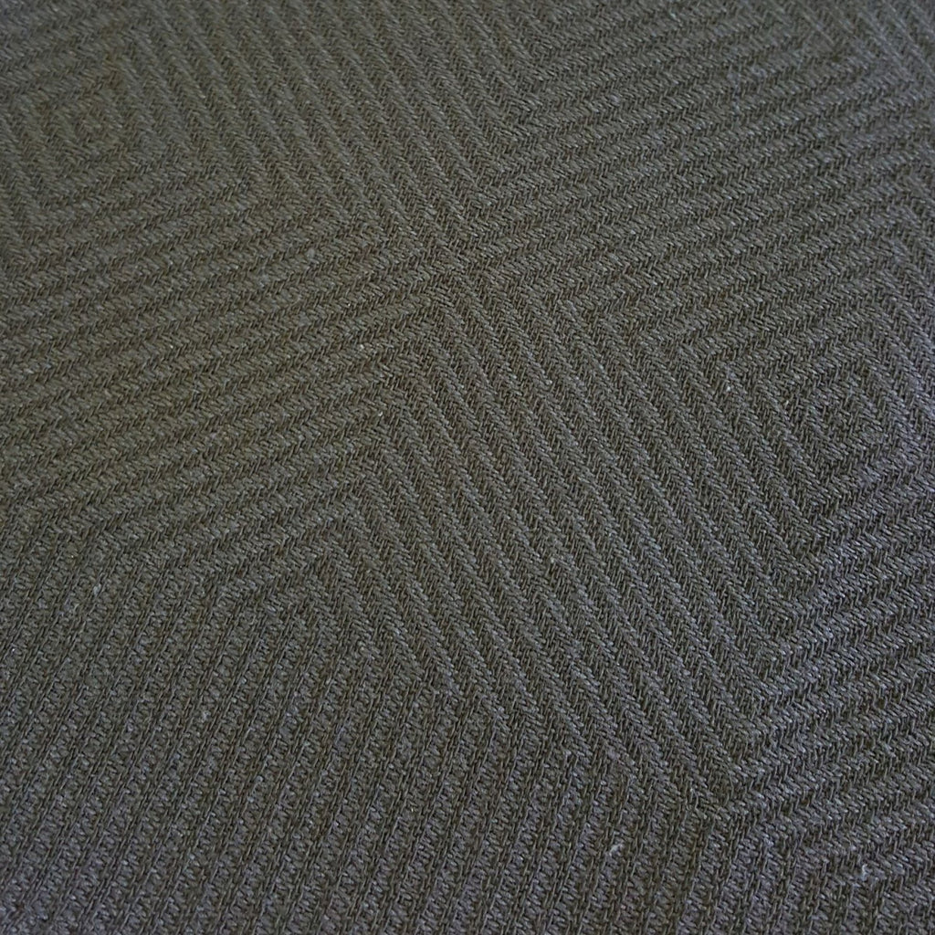 525437