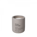 blomus FRAGA Duftkerze Royal Leather – Beton, Satellite