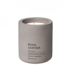 blomus FRAGA Duftkerze – Duft Royal Leather, Farbe Satellite