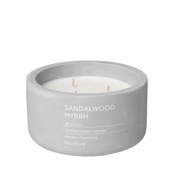 blomus FRAGA Duftkerze Sandalwood Myrrh – Beton, Micro Chip