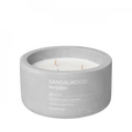 blomus FRAGA Duftkerze Sandalwood Myrrh – Beton, Micro Chip