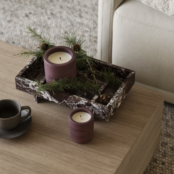 blomus FRAGA Duftkerze Cinnamon & Apple – Beton