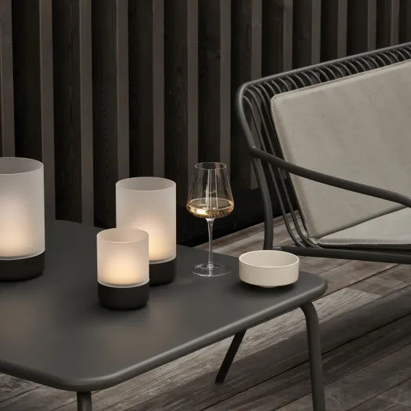 VI Blomus_AW26_1078_300dpi_68758_68761_68765_62193_62184_62199_64398_64930_CALMA_LED_YUA_YUA_WIRE_BELO_MAKOTO-medium.webp