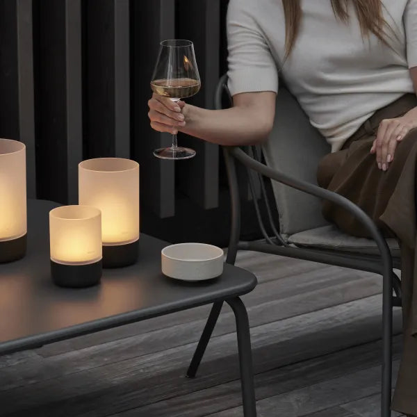 VI Blomus_AW26_1130_300dpi_68758_68761_68765_62193_62184_62199_64398_64930_CALMA_LED_YUA_YUA_WIRE_BELO_MAKOTO-medium.webp