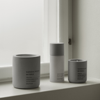 blomus FRAGA Duftkerze – Sandalwood Myrrh im Betonbehälter