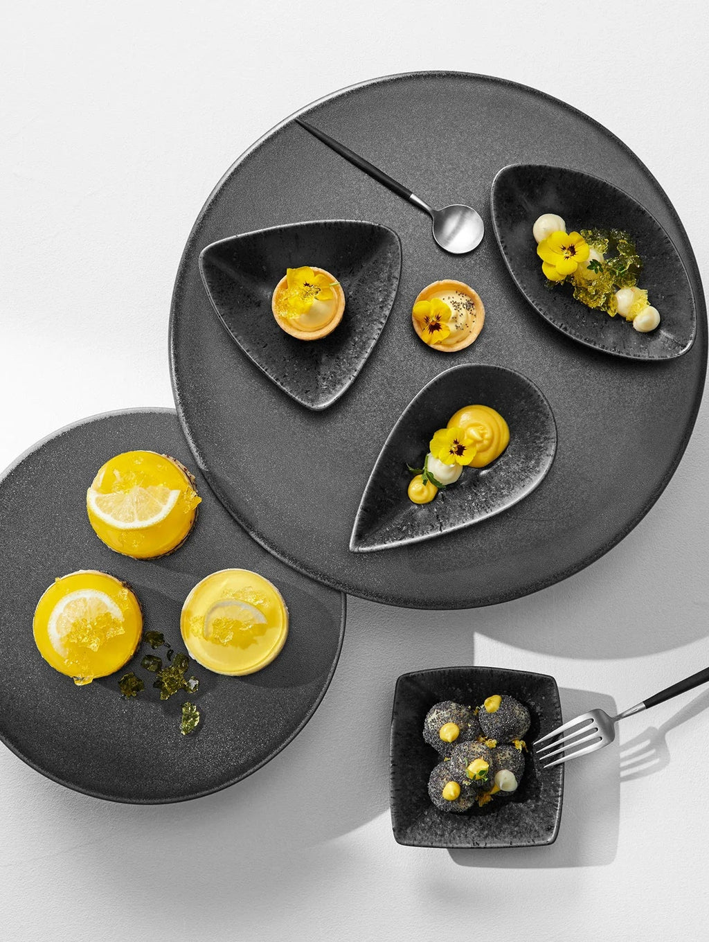VI Grande-Nero-Tortenplatten-Schaelchen-topview-1512x.jpg