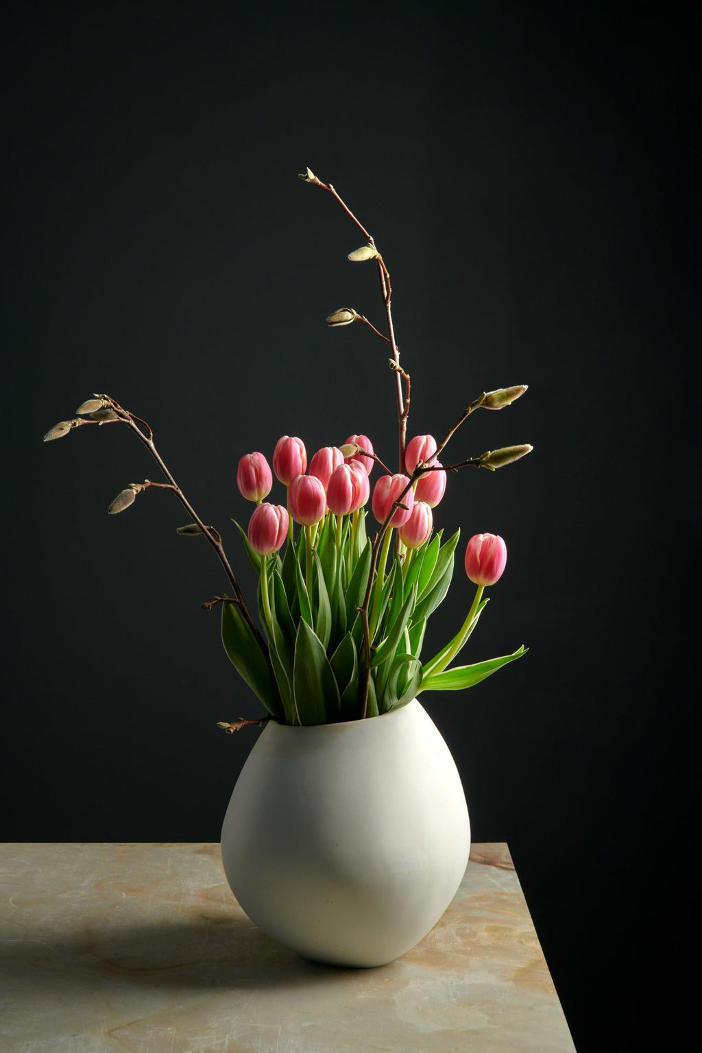 VI Swing-Vase-Tulpen_961aa72d-a806-4e99-b45c-26bb7fc0a33e.jpg