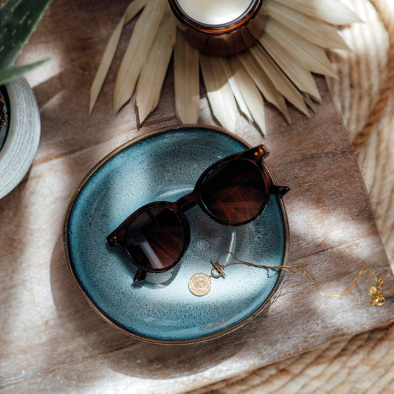 504597